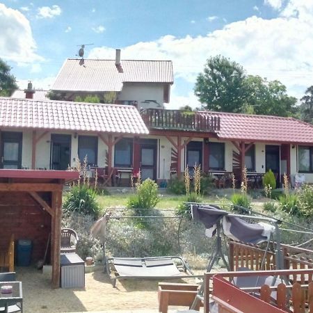 Penzion Nad jezerem Pavlov Esterno foto