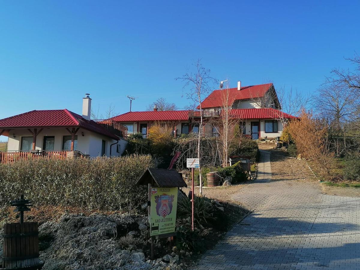 Penzion Nad jezerem Pavlov Esterno foto