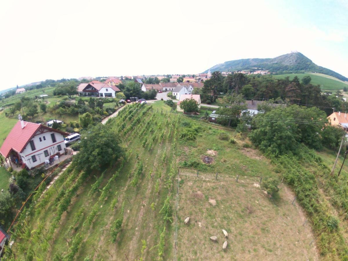 Penzion Nad jezerem Pavlov Esterno foto