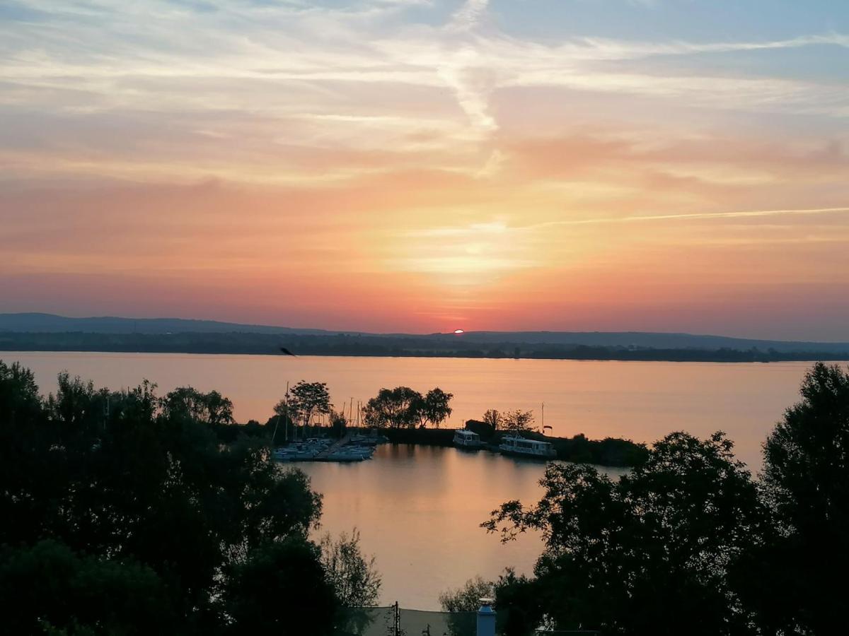 Penzion Nad jezerem Pavlov Esterno foto
