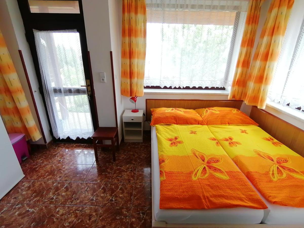 Penzion Nad jezerem Pavlov Esterno foto
