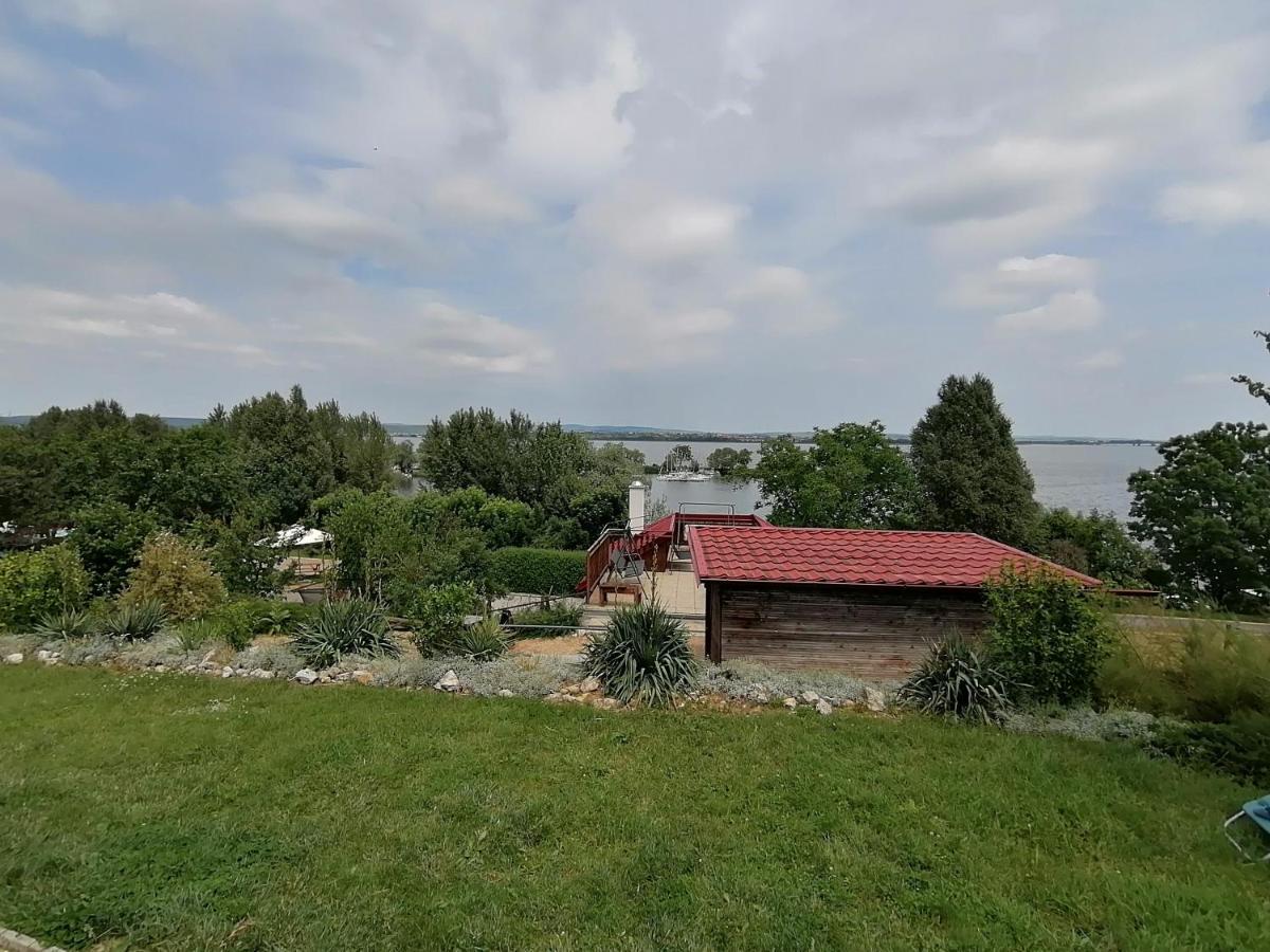Penzion Nad jezerem Pavlov Esterno foto