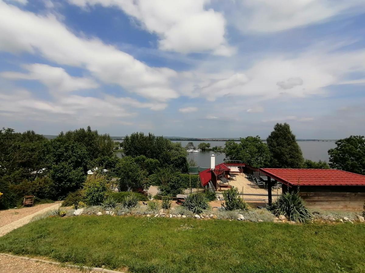 Penzion Nad jezerem Pavlov Esterno foto