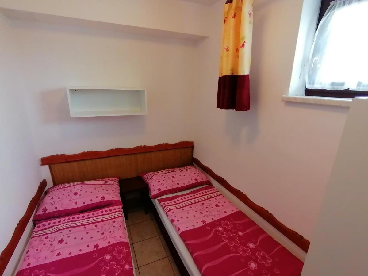 Penzion Nad jezerem Pavlov Esterno foto